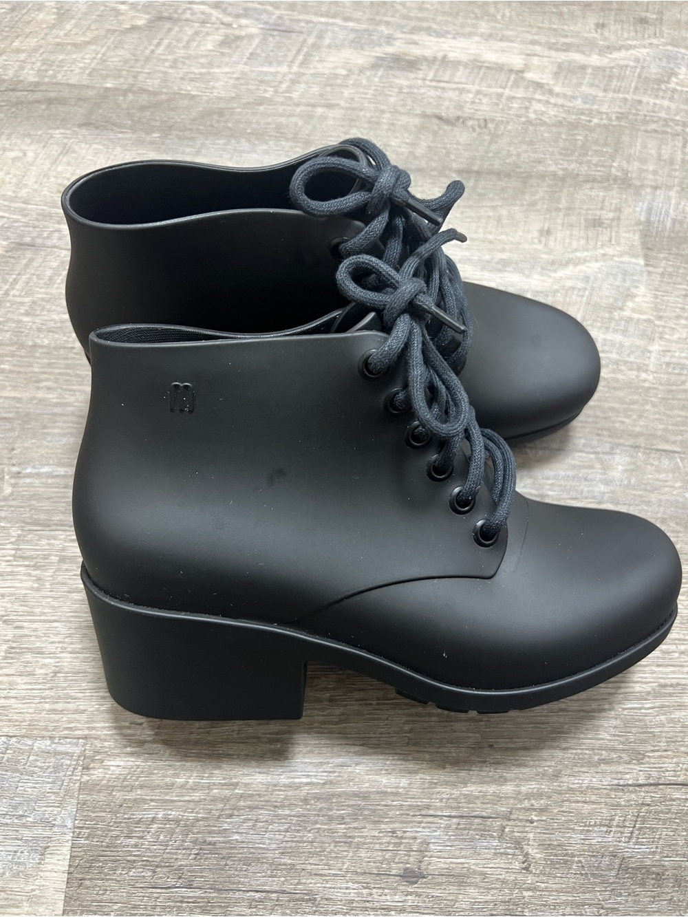 [Melissa] Women's Black Lace-Up Chunky Heel Boot